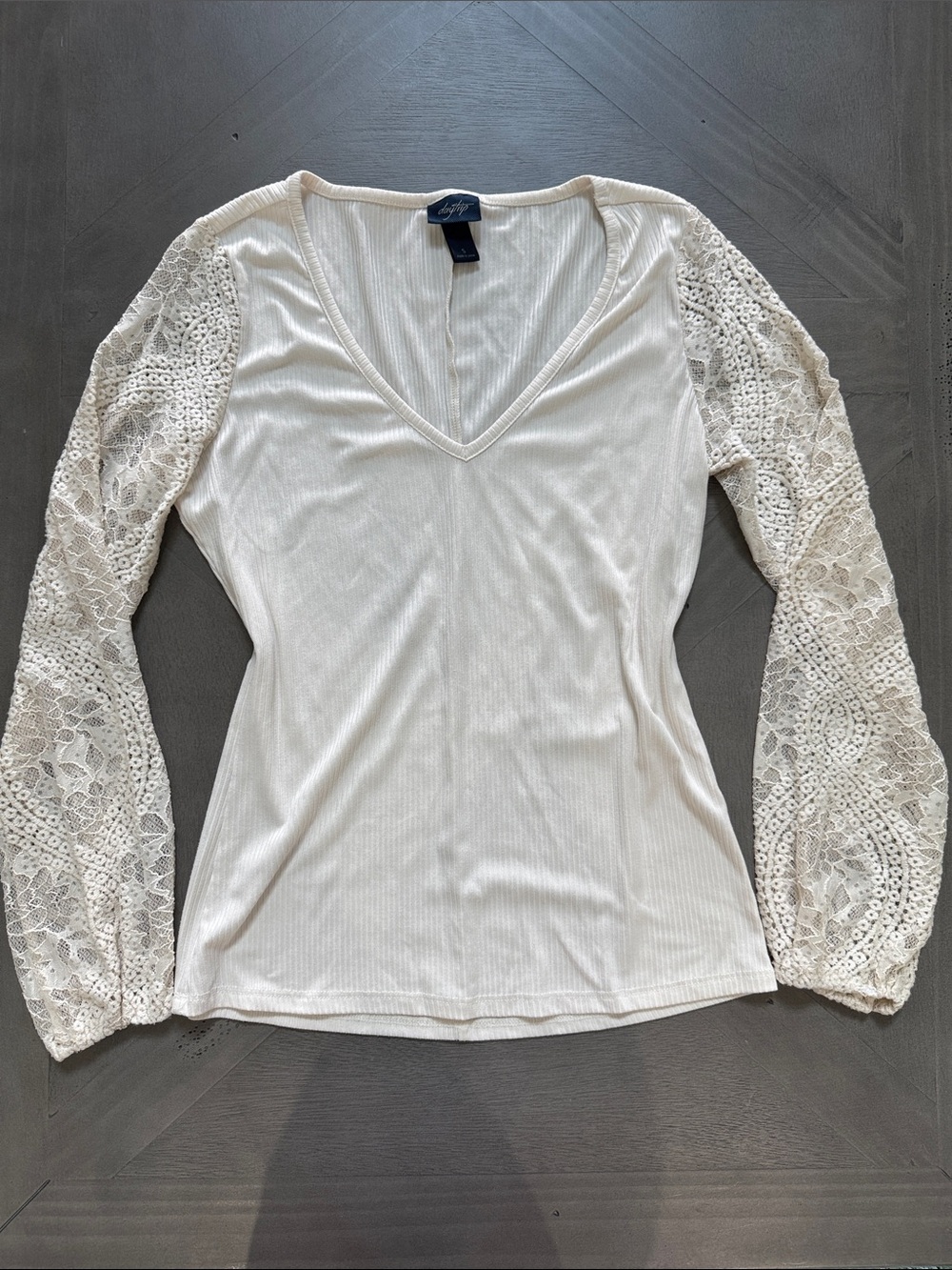 Daytrip Cream Lace-Sleeve Long Sleeve V-Neck Top